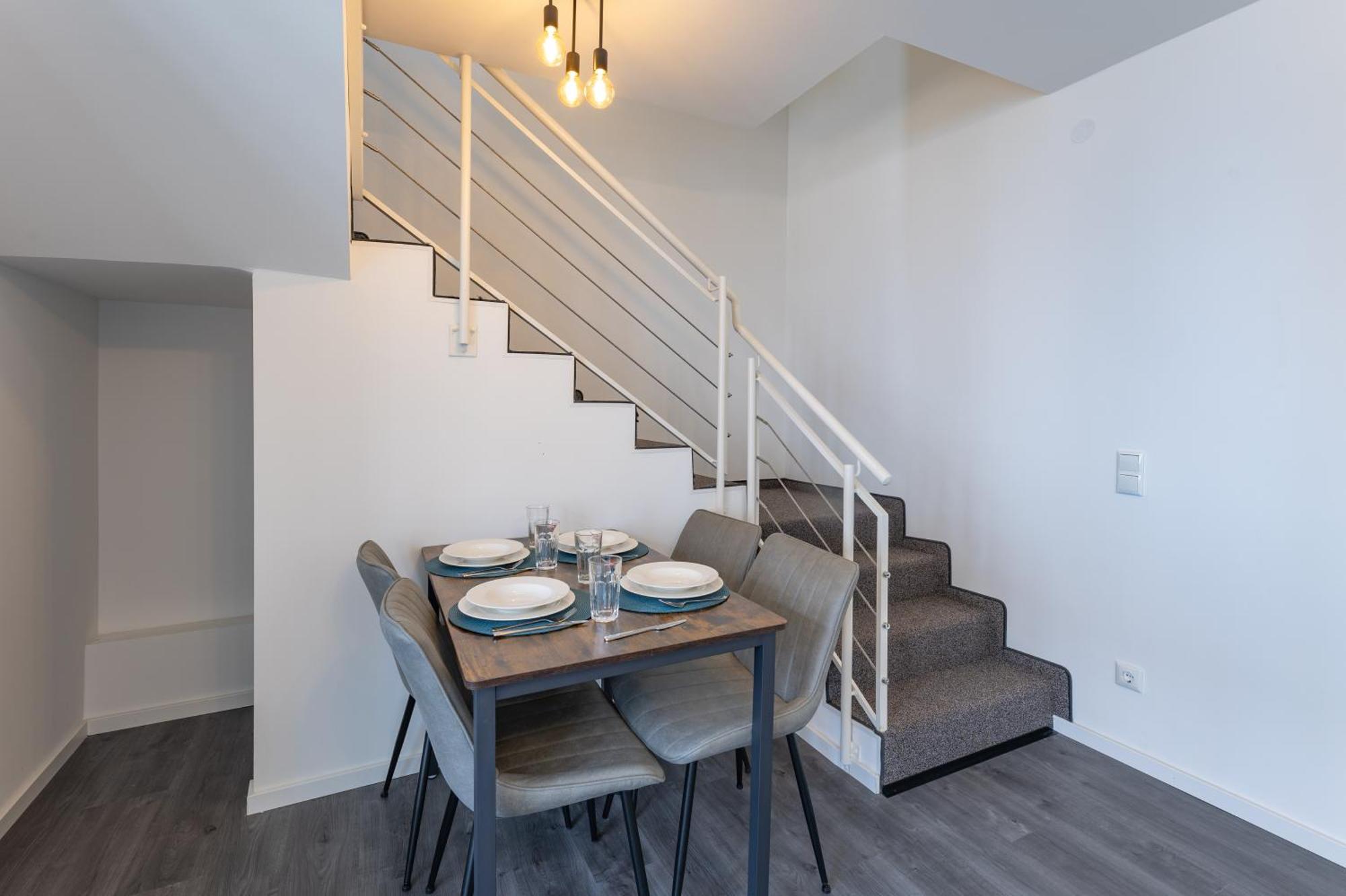 Sweethome - Maisonette Apartment, Parkplatz, Wifi, Naehe Zentrum Fuerstenfeldbruck Exterior photo